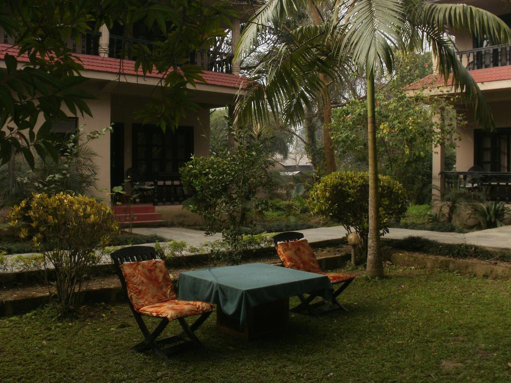 Hotel Parkland Sauraha Exterior foto